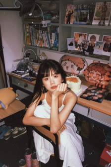 大炕诱女初尝云雨
